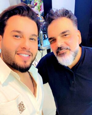 Ali Saber Instagram - جمهوری ومتابعینی الغالیین .. عودتکم  بمثل هالوقت کل سنه  تسمعون اغنیه بصوتی .. للاسف لظروف اقوی منی ما راح التزم بالموعد .. لکن اوعدکم باکثر من اغنیه مره وحده بعد فتره قریبه ان شاءلله .. وهذه اول التحضيرات مع الموزع الرائع عثمان عبود @othmanabod  @hussamkamil  @mohibalrawi  @noorhashem9  @marwan.mohammed.official  @yousifalsumaidaie  @ali.hamem @mohamedalsalim