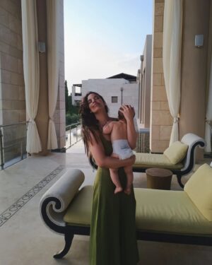 Ali Suna Instagram - 1er voyage avec mon petit 🐼 - @costanavarino 
#greece #costanavarino #costanavarino