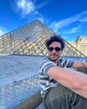 Ali Yağcı Instagram - a sunny day at Louvre 🌞