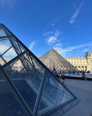 Ali Yağcı Instagram - a sunny day at Louvre 🌞