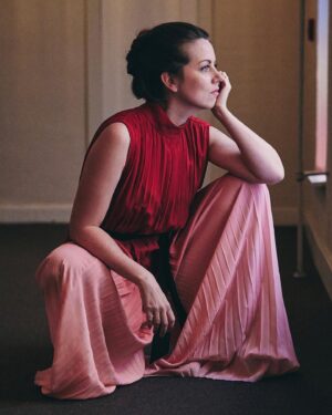 Alice Dwyer Instagram - Waiting for spring to finally arrive
•
Thank you @nilsschwarz_ 💥 📸💥!
•
#happysunday #aftertheraincomessun #ohspringwhereartthou ❤️💖
#waitingforspring #sittingwaitingwishing #hereslookingatyou 
#photography #nilsschwarz