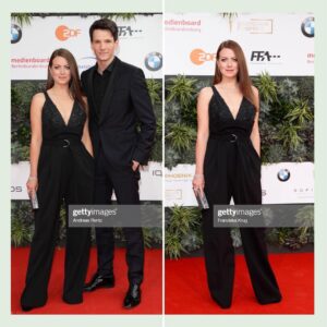 Alice Dwyer Instagram - 💫Deutscher Filmpreis 2019 💫
.
.
.
.
.
Glückwunsch an alle Gewinner! 
Danke @seni812 fürs schöne Styling und @maskeberlin fürs schön Schminken 💛
#lola19 #deutscherfilmpreis #withmyman #lovedmyoutfit #pantsrule #allblack #anddiamonds #veganecurrywurst #notsurejet #werbungdurchmarkierendermarke #tapforbrands