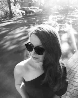 Alice Dwyer Instagram - Friday💥
.
.
.
.
#happyweekend #timewithfriends #sonnegenießen #machtwasschönes #seidliebzueinander #spreadmorelove #wünschealleneinschöneswochenende #heutenochmalmitsonnenbrille #😎