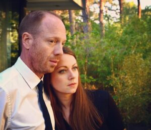 Alice Dwyer Instagram - Heiko und Yvonne Wills, heute Abend wieder im Einsatz! 
Im ZDF um 20:15 💣🖤#herrundfraubulle „Totentanz“
Freue mich über jeden der einschaltet! Und wünsche euch ein schönes Wochenende!!#samstagabend #primetime #crimetime @johnnnybegoood_ @timkalkhof @birgeschade @andreaspietschmann @soenkemoehring_official @tom.radisch 
@berg.dominik @leben_in_neukoelln