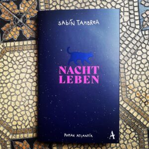 Alice Dwyer Instagram - Heute erscheint Sabins NACHTLEBEN.
 
Dieser Roman ist lustig & traurig & zart & hart.
Eine Wahnsinns Liebesgeschichte. 
Ich freue mich, dass nun jeder der mag auf diese Reise gehen darf. Und wünsche allen die es lesen eine gute Zeit damit.
Bin stolz auf dich Baby @sabintambrea 

*Und für alle die es sich lieber vorlesen lassen:
Das Hörbuch (eingelesen von Sabin) gibts exklusiv bei @applebooks 

#nachtleben #roman #atlantikverlag @atlantikverlag #hoffmannundcampe #applebooks #exciting #superproud #offyougo #lesen #buchtipp #anna&anno