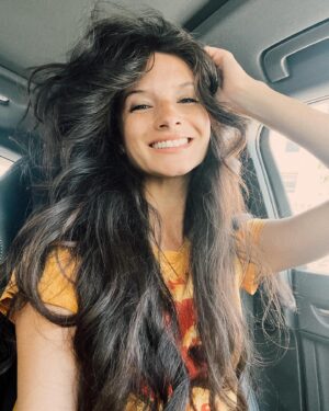 Alice Greczyn Instagram - Been getting so many kind compliments on my hair! 💁🏻‍♀️ This #70sinspired #shaghaircut is from @hollygirldoeshair, who specializes in #vintagevibes and #razorcutting. 👉🏼 Swipe to see the before!

#longhair #razorshag #longlayers #longshag #waistlengthhair #brunettegirl #beforeandafter #beforeandafterhair #longhaircut