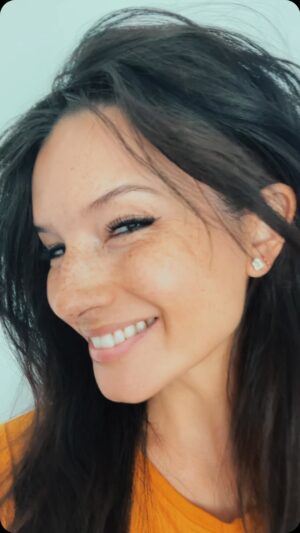 Alice Greczyn Instagram - 🍳🥓 @krisnations knows how to charm a #foodiegirl.

Thank you, @ryanessmaker! 💋

#krisnations #foodjewelry #eatyourbreakfast #daintyjewelry
