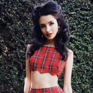 Alice Greczyn Instagram - BBQ vibes. 💋 No, I have *not* been watching #TheNewLook and swooning over #40svintagehairstyles. No, I do *not* have an Etsy cart filled with vintage Dior, Balenciaga, and Schiaparelli. Yes, I *do* want to wear #victoryrolls all summer.