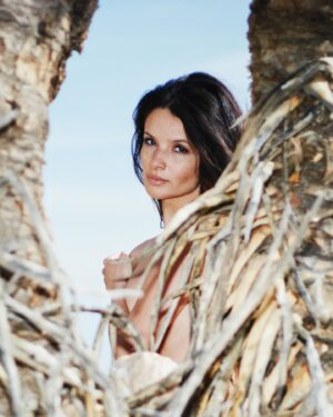 Alice Greczyn Instagram - Still one of my favorite songs from one of my favorite albums. #BullettheBlueSky #U2 #JoshuaTree

📸: @rjh3photo