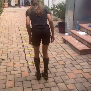 Alicia Coppola Instagram - Never even touches a rung.
#drivewaydrills with @gretajones2010 
I’m going to try this at @trainingmate.
And blow out my knee.