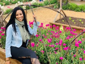 Alicia James Instagram - When in Texas...stop and smell the flowers 
#weekendtrips #magnoliasilos #magnoliamarket 🌺