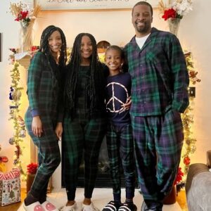 Alicia James Instagram - Home for the holidays 🎄🎁