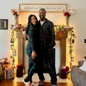 Alicia James Instagram - Home for the holidays 🎄🎁