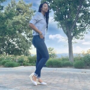 Alicia James Instagram - Feeling blue in my pinstripe shirt and shoes ⛅️👕🥿⛅️ #hm #pinstripe #eyebuydirect #glasses