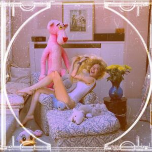 Alicia Kapudağ Instagram - Pink and Blue 🦄⚡💕⚡💙⚡ART BY @ttutte ⚡ PHOTO BY @edaaksoy1 

#collageartwork #pinkpanther #barbiegirl