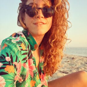 Alicia Kapudağ Instagram - Yine gidelim 👙🏖🧃 #kumsal