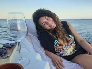 Alicia Kapudağ Instagram - happy hour 🥂💕🔆