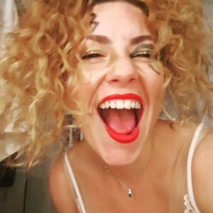 Alicia Kapudağ Instagram - The End of 2021 got me like... 💋 🤘 🍾