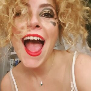 Alicia Kapudağ Instagram - The End of 2021 got me like... 💋 🤘 🍾