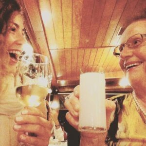 Alicia Kapudağ Instagram - 🌸 Bize her gün anneler günü 🌺✌🏻 #anneanne ✨