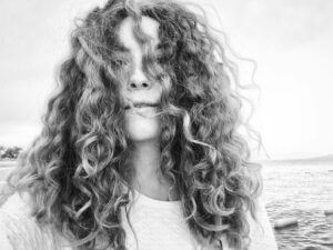 Alicia Kapudağ Instagram - 🐨 denizli saçlarımı özledim #curlygirl