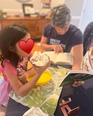 Alicia Menendez Instagram - Anything for his girls ♥️