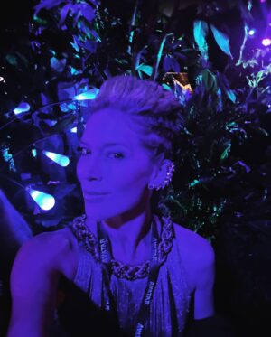 Alicia Vela-Bailey Instagram - These memories will last a lifetime 💙🤗💙
.
.
.
#avatar #avatarthewayofwater #pandora #moviepremiere #family #avatarfamily #Zdinarsk #navi #memories #love #aloha #islandgirl #fromkailua #troupe #team