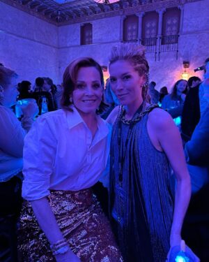 Alicia Vela-Bailey Instagram - So stoked for the world to see this film! It’s been a long time coming, but it’s totally worth the wait. So proud and honored to be able to share this night with my family and avatar family. Congratulations to everyone! 💙💙💙💙💙💙💙
.
.
.
#avatarthewayofwater #avatar #avatarfamily #thewayofwater #family #love #pandora #dejablue