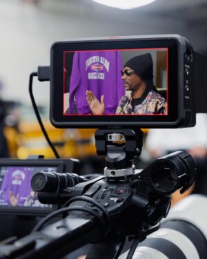 Alicia Zubikowski Instagram - Now I can’t lie to @snoopdogg so an IG post for him it is 😌 

Last time I checked Snoop doesn’t play for The Cowboys but I will use this post as an opportunity to share a little story of how we pulled off 2 of our biggest Pivots hours apart. 

Yep our team is so good we made it all work from Covid tests (ya guess that’s still a thing in LA), travel, Set up, filmed with this guy named Dwayne Johnson who actually showed up EARLY (no one does that ever), wrapped & left by 2:30pm…fought thru LA traffic, moved Snoop’s car collection around, loaded in cases of @happydad, set up again and by 4p our cameras weren’t the only things lighting up 💨🫢thankfully Snoop and the guys talked loud enough in between the 100 planes landing next door at LAX for us to record one of our favorite episodes yet. 

Full team effort by @realrclark @fredtaylor @officialchanningcrowder moving furniture, carrying cases oh and crushing two amazing shows! And to @john @russwitdablazer @killadillacanam who were on set helping @tnstudiosinc @edeeebs18 @olivieahhh_ @_alexqian Ollie & Travis make it all work! And thank you for  @randysdonuts for being so darn good! 🥰

The best part of The Pivot is the pivots we make daily to make this platform what it is🎬