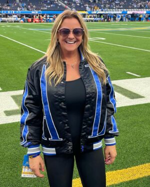 Alicia Zubikowski Instagram - The Blues tell a story, every line of the Blues has a meaning 🔹

2023 blew me away with all it brought, so many laughs, so much growth, challenges, tears, loss & lessons yet everyday filled with promise, love and amazing people who make it worthwhile 💙

Cheers to new beginnings, chasing dreams and creating more Pivots🅿️