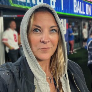 Alicia Zubikowski Instagram - The Blues tell a story, every line of the Blues has a meaning 🔹

2023 blew me away with all it brought, so many laughs, so much growth, challenges, tears, loss & lessons yet everyday filled with promise, love and amazing people who make it worthwhile 💙

Cheers to new beginnings, chasing dreams and creating more Pivots🅿️