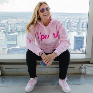 Alicia Zubikowski Instagram - Behind every strong person is a story that gave them no choice, a smile that spurred hope and scars that remind us of battles we’ve won. 💗

Every person’s journey is different, Mine turned fright into fight, sickness into survival and change into acceptance. Yea the scars aren’t easy but now, they are part of my story. 

Accept•Adjust•Move Forward 💓

#breastcancerawareness #survivor #october