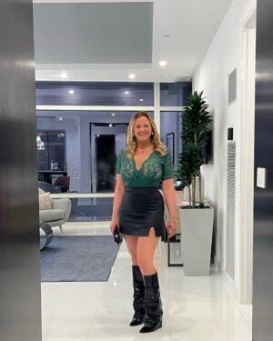 Alicia Zubikowski Instagram - A little luck, a little green and a lot of laughs…Vegas never disappoints Always bet on yourself, no matter what the odds are🎲 

#vegas #friends #girls #survivor
