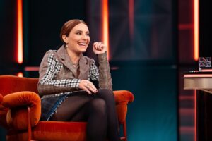 Aliette Opheim Instagram - Jag är med i Hellenius Hörna ikväll kl 20.00 på @tv4 ❤️Missa inte det! Det blir luciatåg och lite om Knutby säsong 2 och massa annat kul. Tack för att jag fick vara med @davidhellenius 🥰🙏🏽

Styling: @badgalsiri 
@ourlegacy @ravereviewclothes 
💎: @marianilsdotter 
Hair and make up: @nilsmua