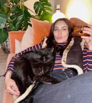 Aliette Opheim Instagram - Happy new year!! A cup of tea and a cat is all you need. No more no less. God bless.