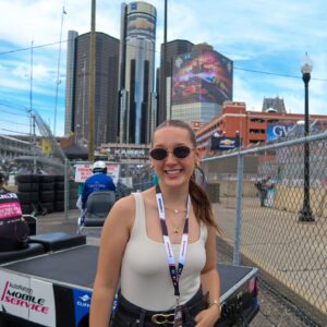 Alina Morse Instagram - Race day 🏁🏁 

Slide 3 ft. the best view of the new course from the platform in pit lane! 🏎🫶

#indy #indycar #indynxt #indynxtdrivers #detroit #detroitgrandprix #grandprix #indyracing #racing #womeninracing #womeninbusiness