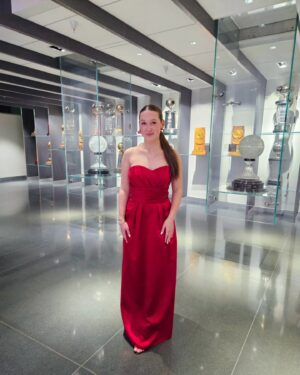 Alina Morse Instagram - So honored to have been presented the Broad Leaders Council Scholarship at the annual Broad Gala! Thank you @msubroadcollege @broadstudentsenate & @michiganstateu for this honor and opportunity! 

#studententrepreneur #college #collegestudent #collegefreshman #entrepreneur #ceo #womenownedbusiness #scholarship #awardsceremony #broadgala #msubroad