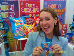 Alina Morse Instagram - If u can't tell, I'm very excited about the Sour Zaffi launch 🍉🫐🍏🍇

I'm also obsessed w my new digi cam 📸

#entrepreneur #newproductalert #newproduct #zollicandy #zollismiles #keepsmiling #shopzolli #sourcandy #sourzaffi #sourzaffitaffy #tradeshowbooth #travelvlog #digitalcamera #digicam