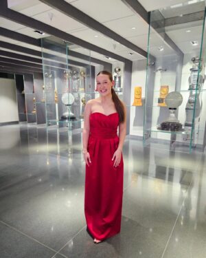 Alina Morse Instagram - So honored to have been presented the Broad Leaders Council Scholarship at the annual Broad Gala! Thank you @msubroadcollege @broadstudentsenate & @michiganstateu for this honor and opportunity! 

#studententrepreneur #college #collegestudent #collegefreshman #entrepreneur #ceo #womenownedbusiness #scholarship #awardsceremony #broadgala #msubroad