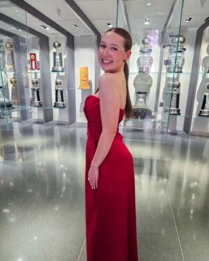 Alina Morse Instagram - So honored to have been presented the Broad Leaders Council Scholarship at the annual Broad Gala! Thank you @msubroadcollege @broadstudentsenate & @michiganstateu for this honor and opportunity! 

#studententrepreneur #college #collegestudent #collegefreshman #entrepreneur #ceo #womenownedbusiness #scholarship #awardsceremony #broadgala #msubroad