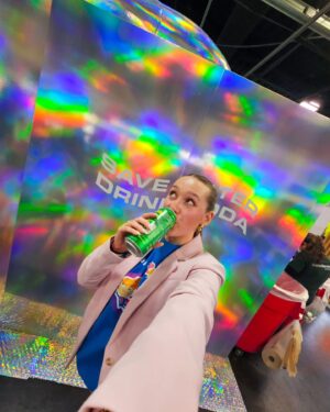 Alina Morse Instagram - Met one of my female CPG Idols-- the incredible @allisonellsworth at Expo West 2024!! 

Peep the @drinkpoppi Lemon Lime Tall boy 👀 (new fav poppi flavor??)

Zolli x Poppi Collab is my dream so this was so so cool! 

#expowest2024 #expowest #tradeshow #travelvlog #entrepreneur #femalefounders #womenownedbusiness #allisonellsworth #poppi #zollipops #zollismiles #zollicandy #shareasmile #keepsmiling #sugarfreecandy #zerosugar #diml #collab