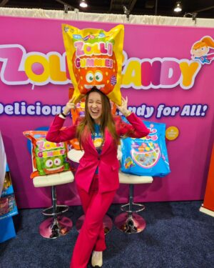 Alina Morse Instagram - Life-size Zolli Bags?!? Immediately yes. 

Expo west 2024 has been so amazing, so sad it's the last day 

#expowest2024 #expowest #zollismiles #zollicandy #zollipops #zupergirl #womenownedbusiness #femalefounders #sugarfree #keto #sugarfreecandy #travelvlog #tradeshow #diml