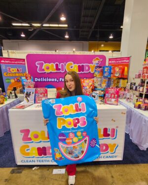 Alina Morse Instagram - Life-size Zolli Bags?!? Immediately yes. 

Expo west 2024 has been so amazing, so sad it's the last day 

#expowest2024 #expowest #zollismiles #zollicandy #zollipops #zupergirl #womenownedbusiness #femalefounders #sugarfree #keto #sugarfreecandy #travelvlog #tradeshow #diml