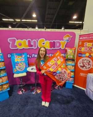 Alina Morse Instagram - Life-size Zolli Bags?!? Immediately yes. 

Expo west 2024 has been so amazing, so sad it's the last day 

#expowest2024 #expowest #zollismiles #zollicandy #zollipops #zupergirl #womenownedbusiness #femalefounders #sugarfree #keto #sugarfreecandy #travelvlog #tradeshow #diml