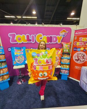 Alina Morse Instagram - Life-size Zolli Bags?!? Immediately yes. 

Expo west 2024 has been so amazing, so sad it's the last day 

#expowest2024 #expowest #zollismiles #zollicandy #zollipops #zupergirl #womenownedbusiness #femalefounders #sugarfree #keto #sugarfreecandy #travelvlog #tradeshow #diml