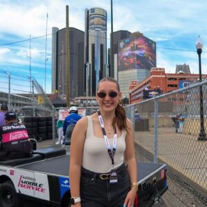 Alina Morse Instagram - Race day 🏁🏁 

Slide 3 ft. the best view of the new course from the platform in pit lane! 🏎🫶

#indy #indycar #indynxt #indynxtdrivers #detroit #detroitgrandprix #grandprix #indyracing #racing #womeninracing #womeninbusiness