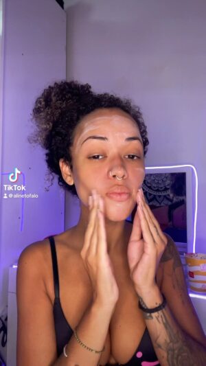 Aline Tofalo Instagram - Arrume-se comigo pra ouvir Erykah badu, Jill Scott e Lauryn hill no pião 🫰🏽