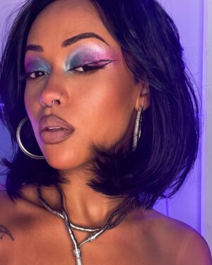 Aline Tofalo Instagram - Bem feminina no meu visual 🐍