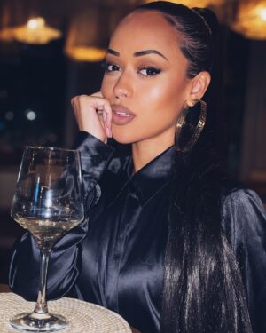 Aline Tofalo Instagram - Visão de um date comigo 🍷