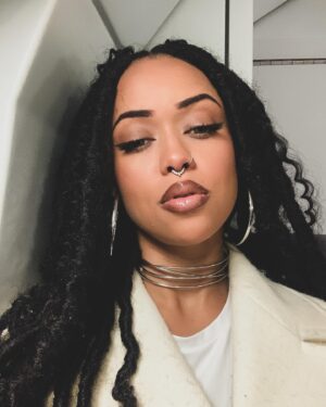 Aline Tofalo Instagram - Meu hobbie tá sendo sair muito linda, e me gabar por ser brasileira quando me perguntam de onde sou. 

A mulher latina é uma entidade, e amém por isso 🤞🏽